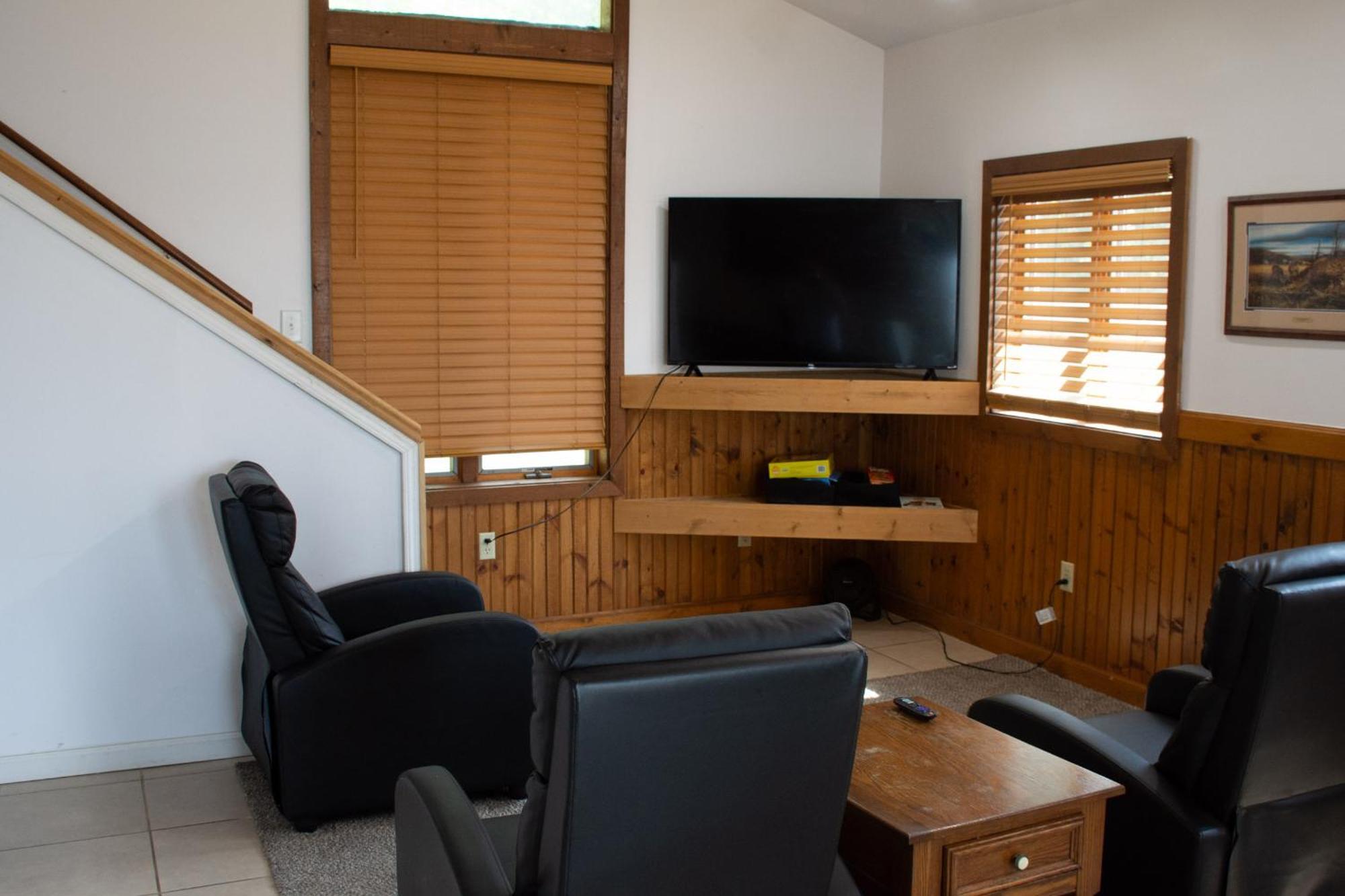 Cozy Home Lake Huron With Loft 2 Bedroom 1 Bathroom Au Gres الغرفة الصورة